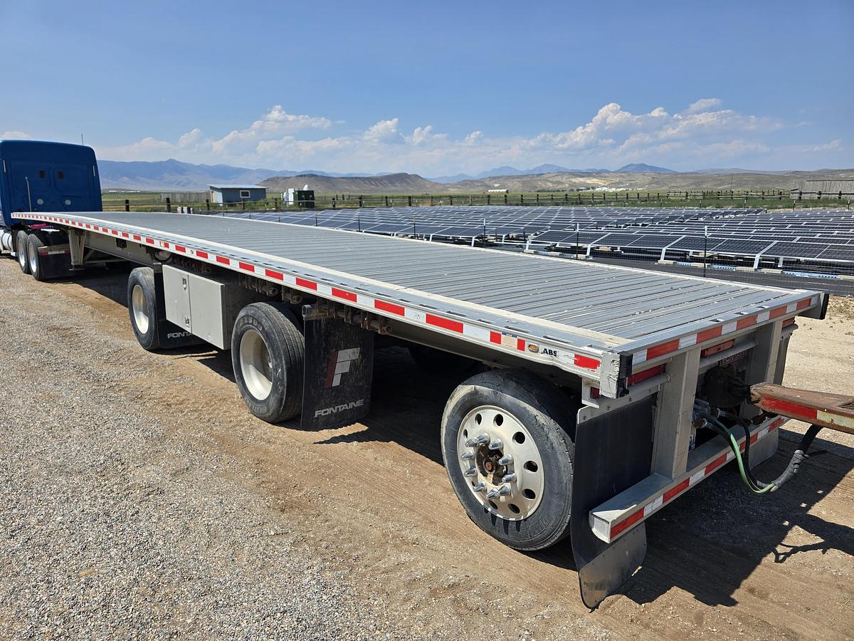 Used 2018 52' Fontaine Lead + 30' Western Pup Hay Trailer Set (2 Available)