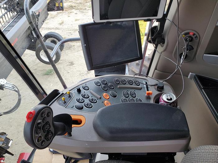 Used 2022 Case IH 8250 Combine w/ 152 eng hrs