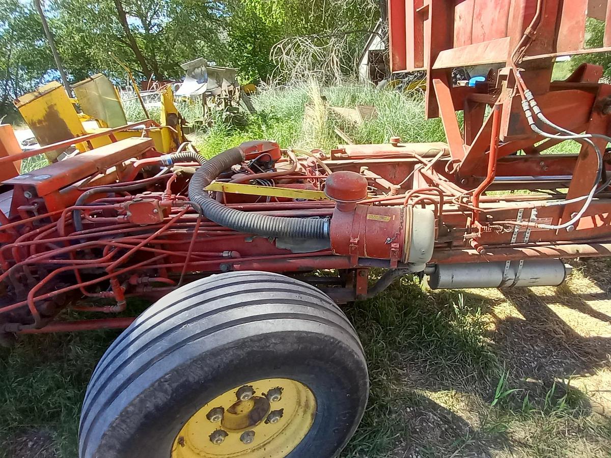 Used New Holland 1049 Balewagon