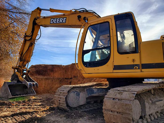 Used 2000 John Deere 160LC Excavator w/ Thumb