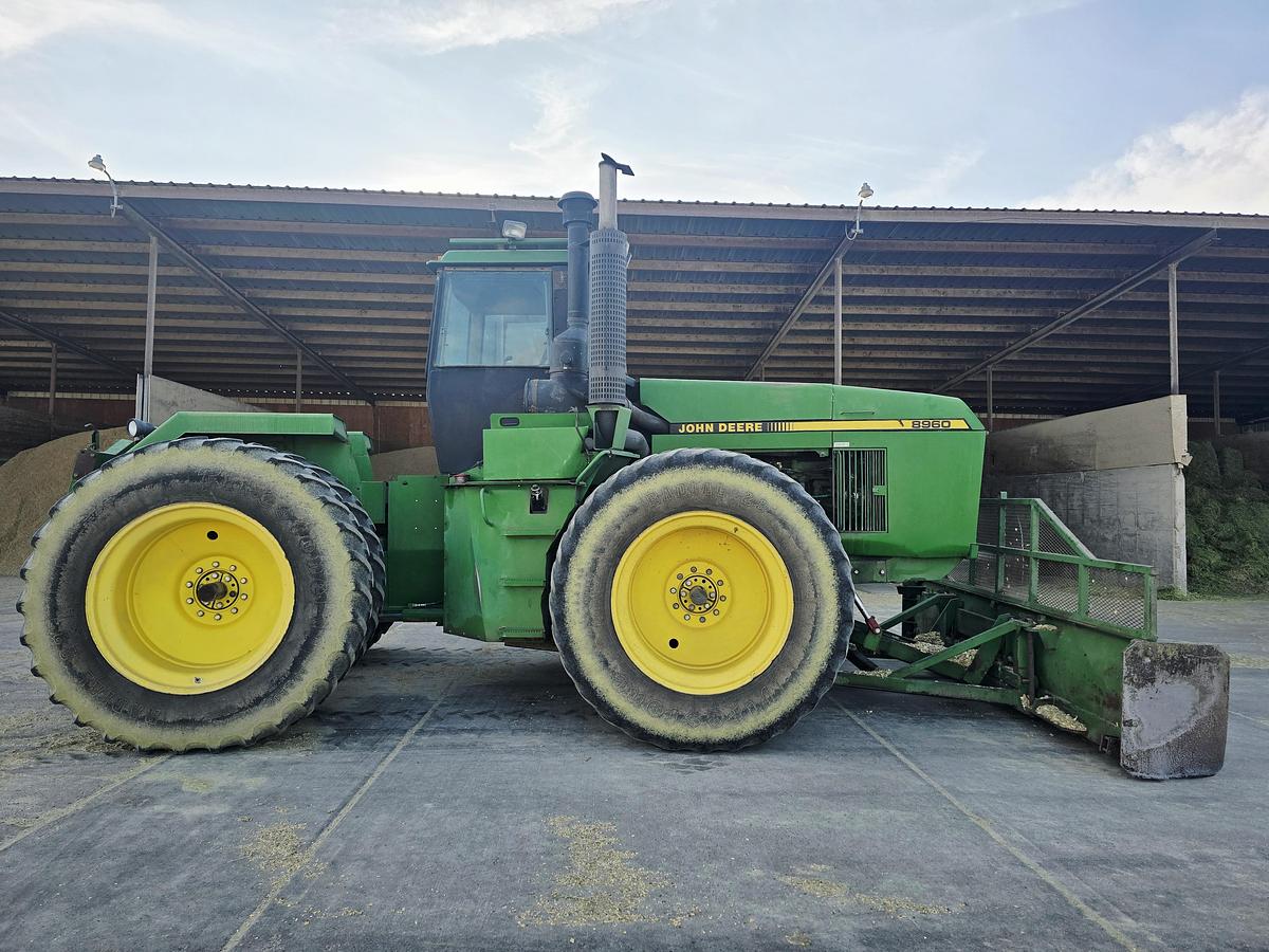 Used 1990 John Deere 8960 Tractor w/ Silage Blade
