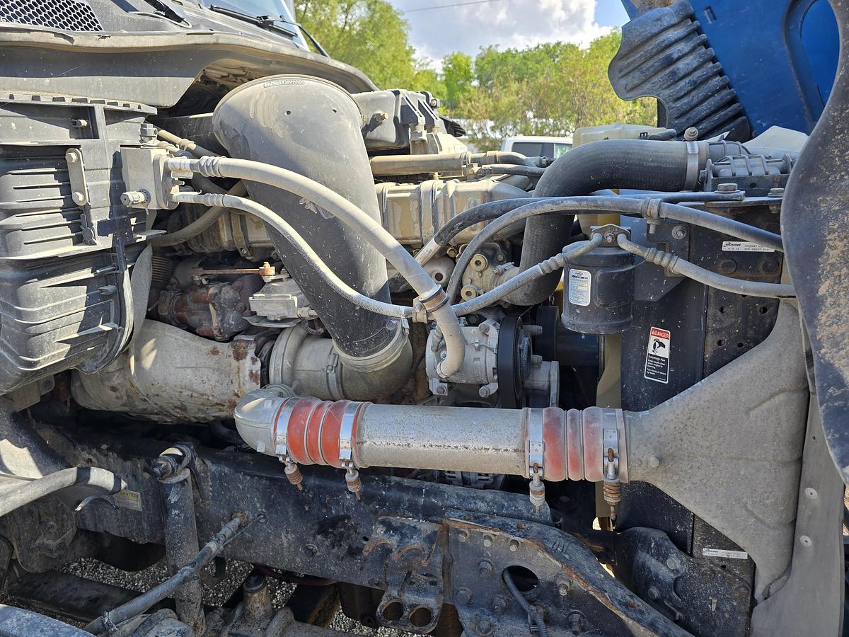 Used 2013 Freightliner Cascadia Sleeper Truck