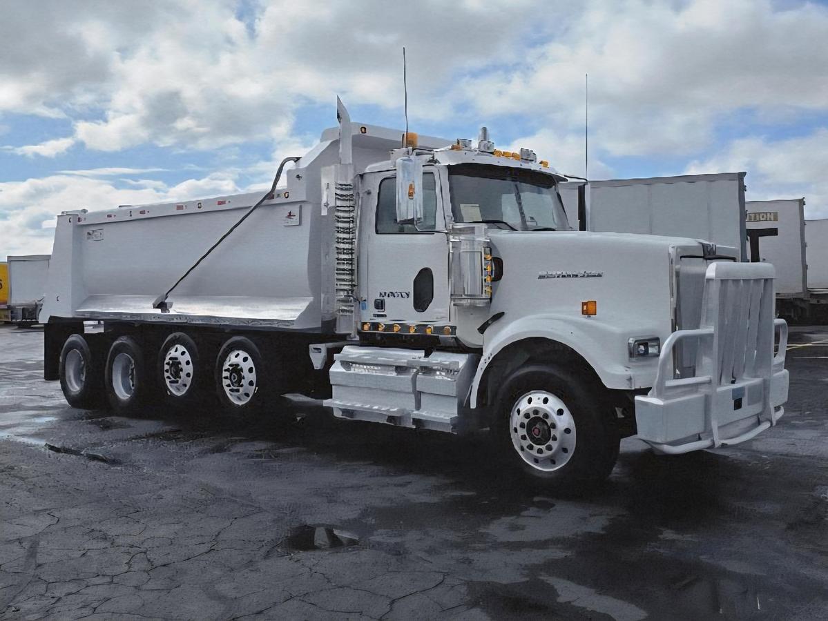 Used 2019 Western Star 4900FA Dump Truck