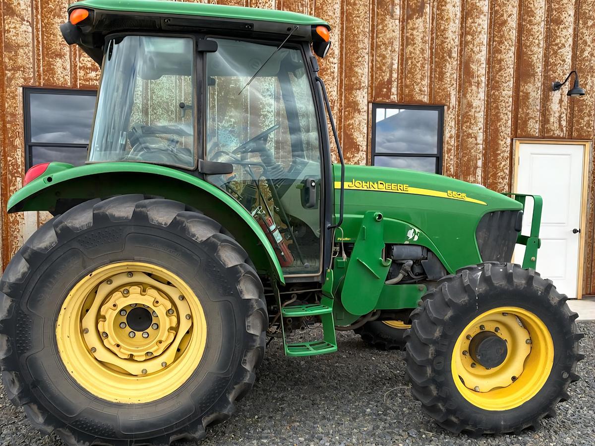 Used 2005 John Deere 5525 Tractor w/ Loader