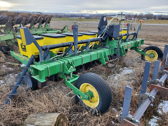 Used 8r22 John Deere 1730 Planter w/ Hyd Drive