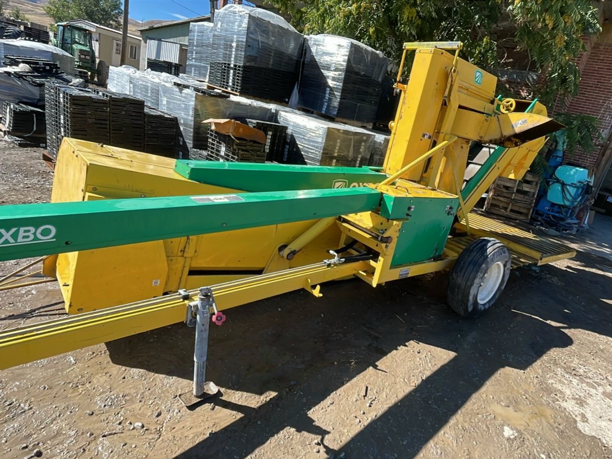Used 2017 Oxbo BH100 Fresh Market Green Bean Picker
