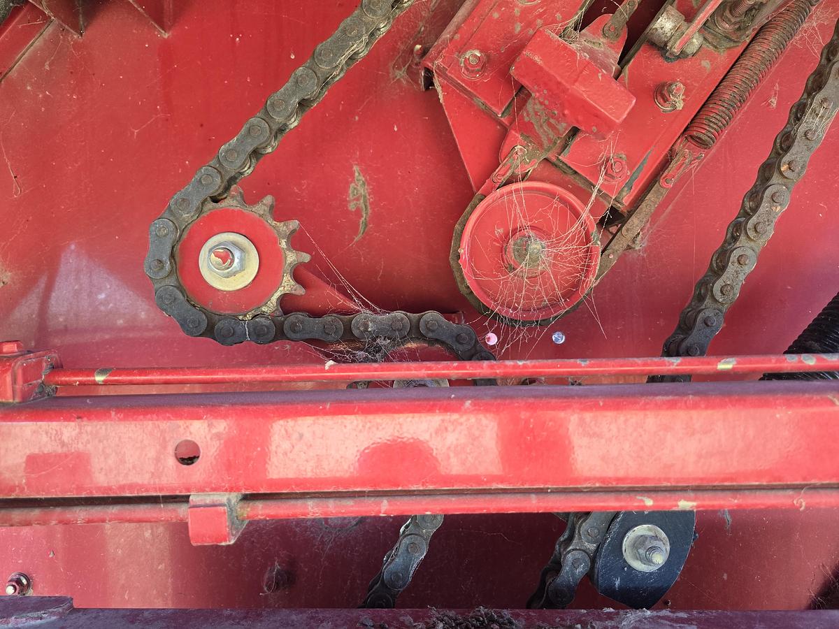 Used ** Going to Auction ** 2003 New Holland BR780 Round Baler