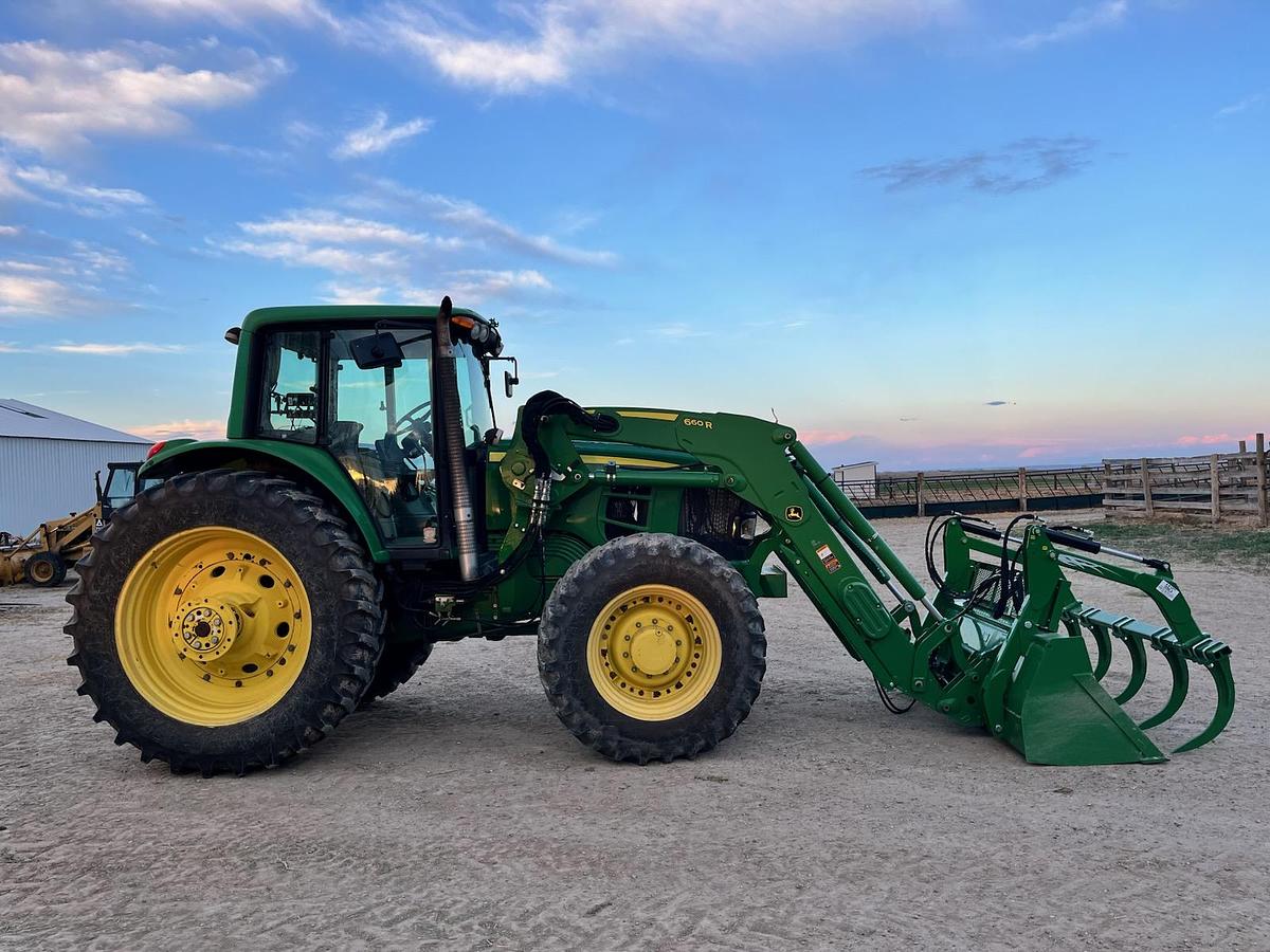 Used 2009 John Deere 7330 Premium Tractor w/ Grapple Loader