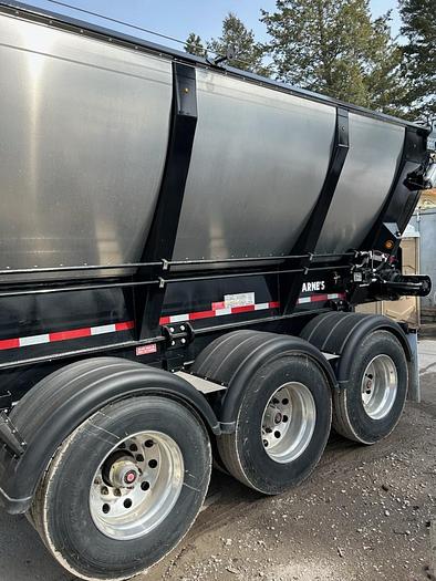 Used 2021 Trout River 37' Live Bottom / Belt Trailer ** Like New **