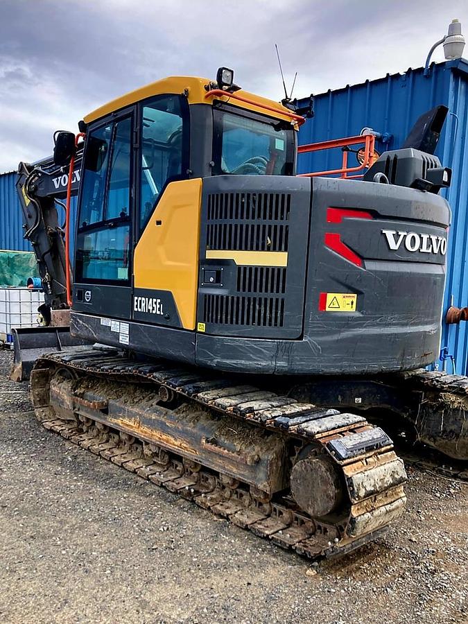 Used 2018 Volvo ECR145EL Excavator w/ Thumb + Push Blade - 3400 hrs