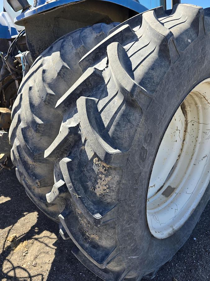 Used ** Going to Auction ** Ford Genesis 8970 Tractor