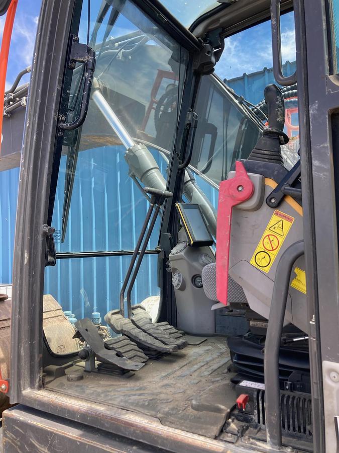 Used 2018 Volvo ECR145EL Excavator w/ Thumb + Push Blade - 3400 hrs