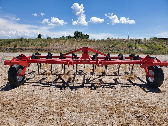 Used 17' Case 5800 Chisel Plow