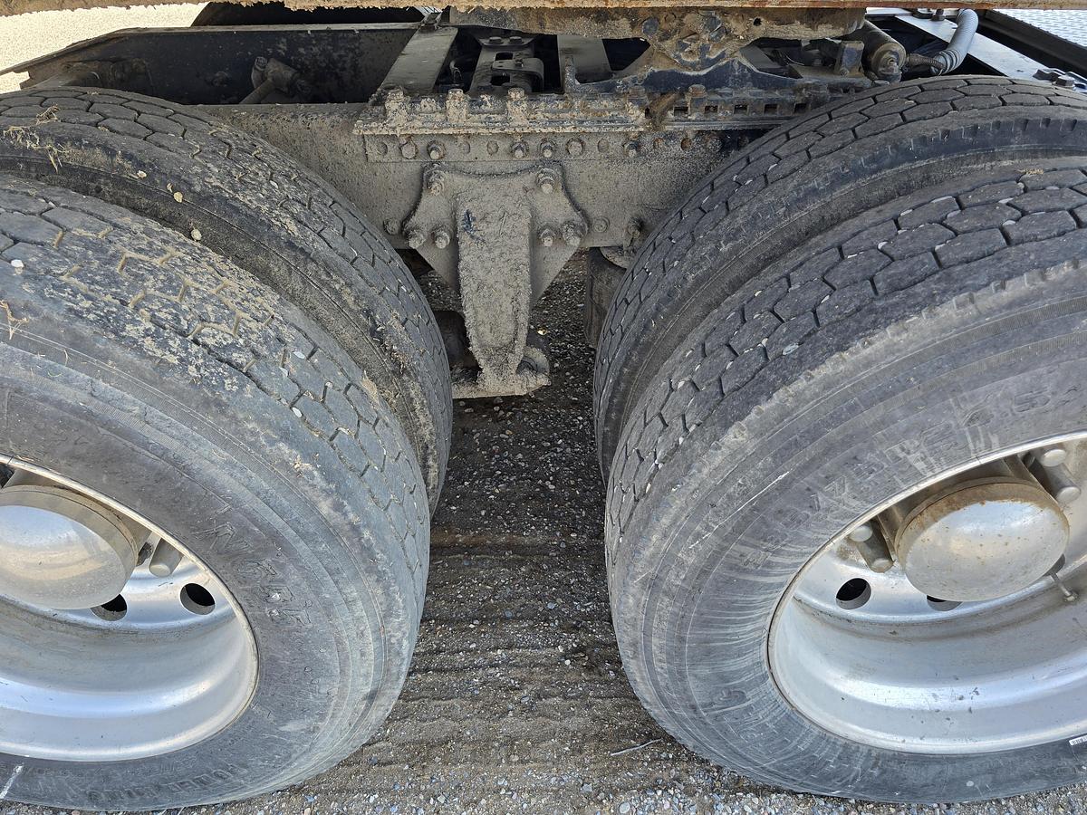 Used 2013 Freightliner Cascadia Sleeper Truck