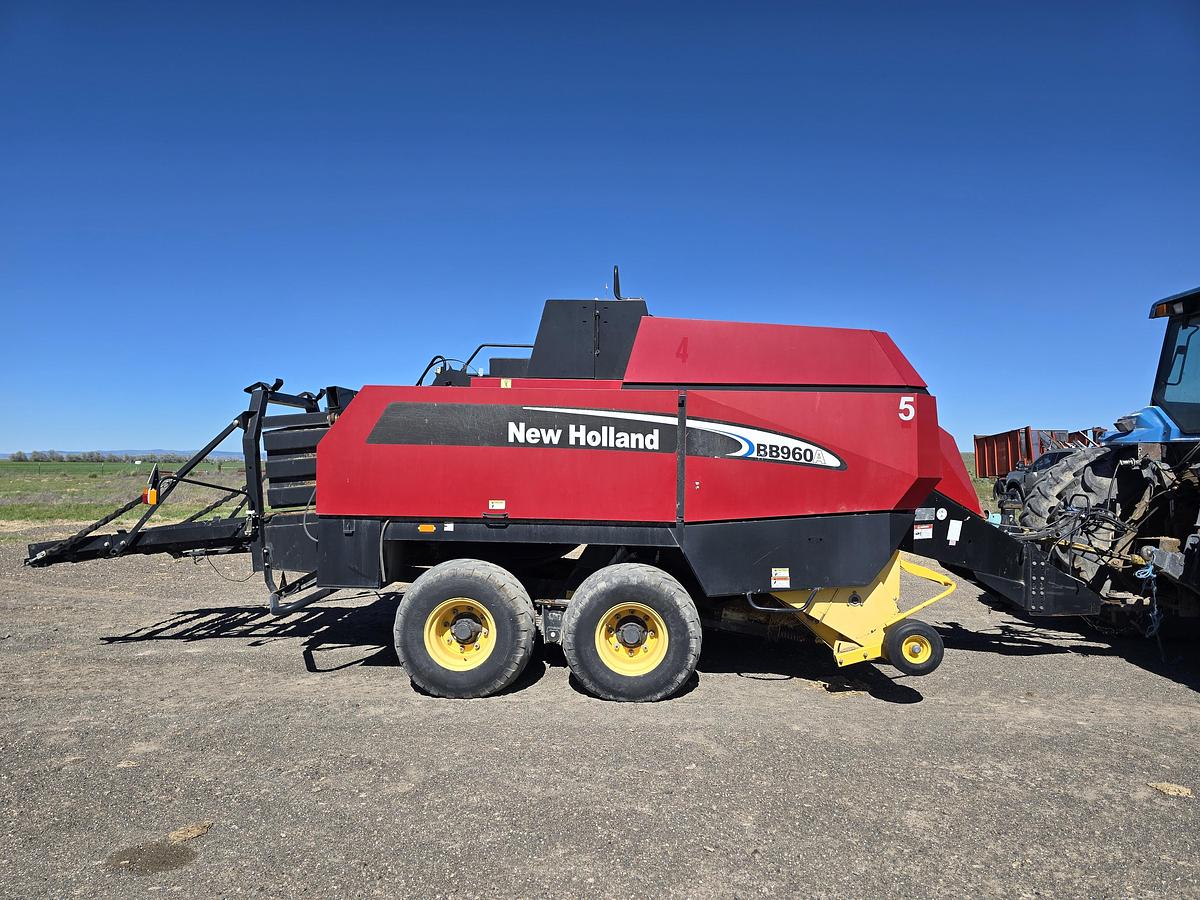 Used ** Going to Auction ** 2006 New Holland BB960A Baler - 3x4