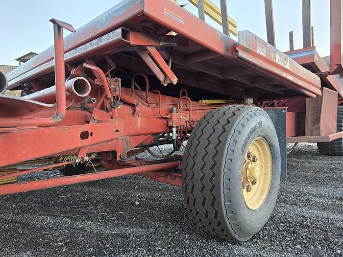 Used New Holland 1085 Balewagon