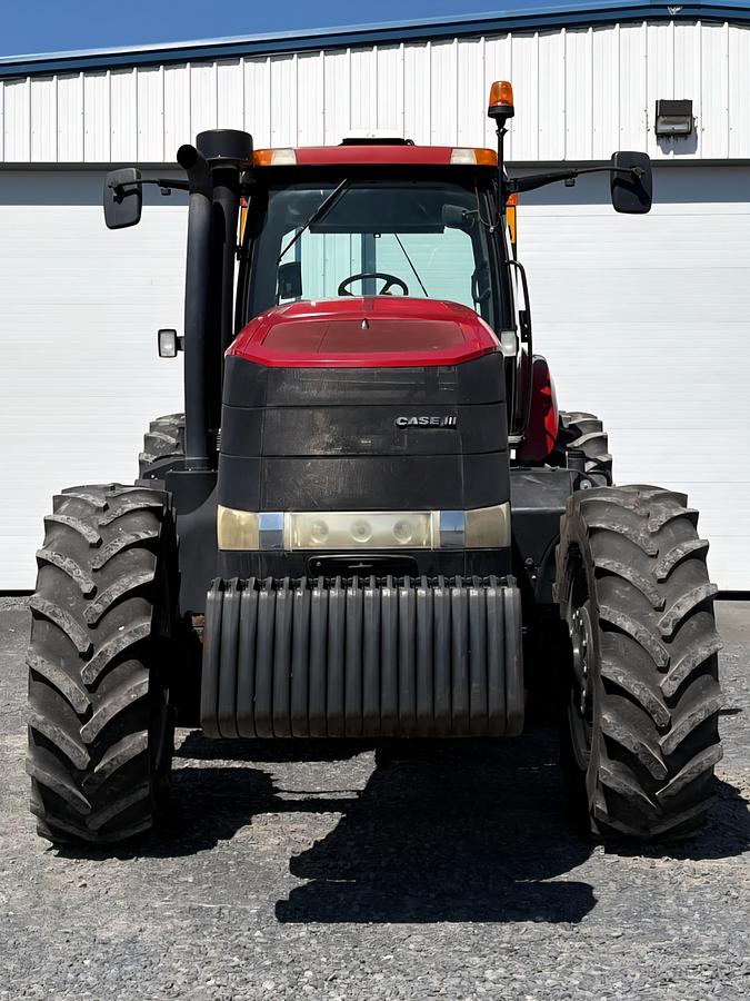 Used 2014 Case Magnum 235 CVT Tractor w/ 4800 hrs