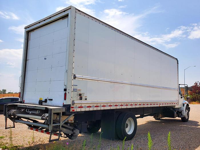 Used 2019 26' International Box Truck w/ Liftgate