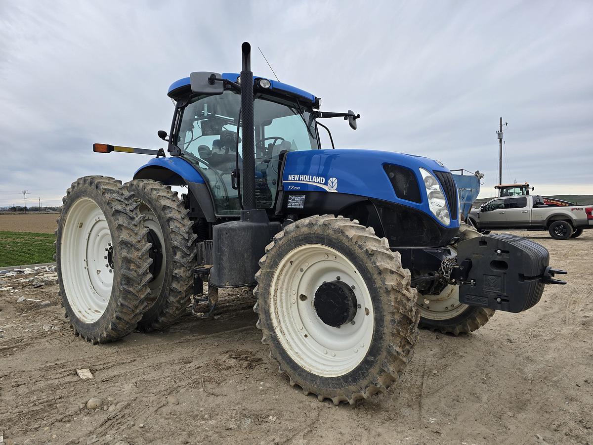 Used New Holland T7.250 Tractor w/ CVT - 3300 hrs
