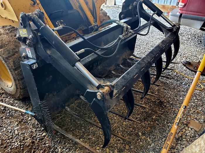 Used John Deere 250 Skid Steer w/ 4 Attachments