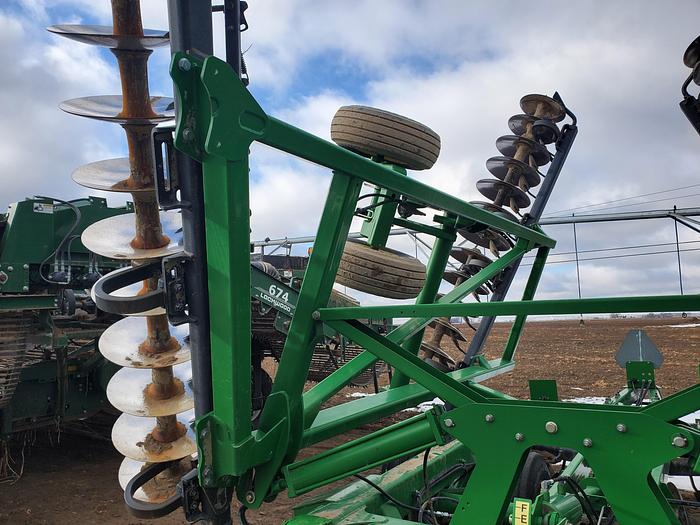 Used 34' John Deere 2625 Tandem Disk