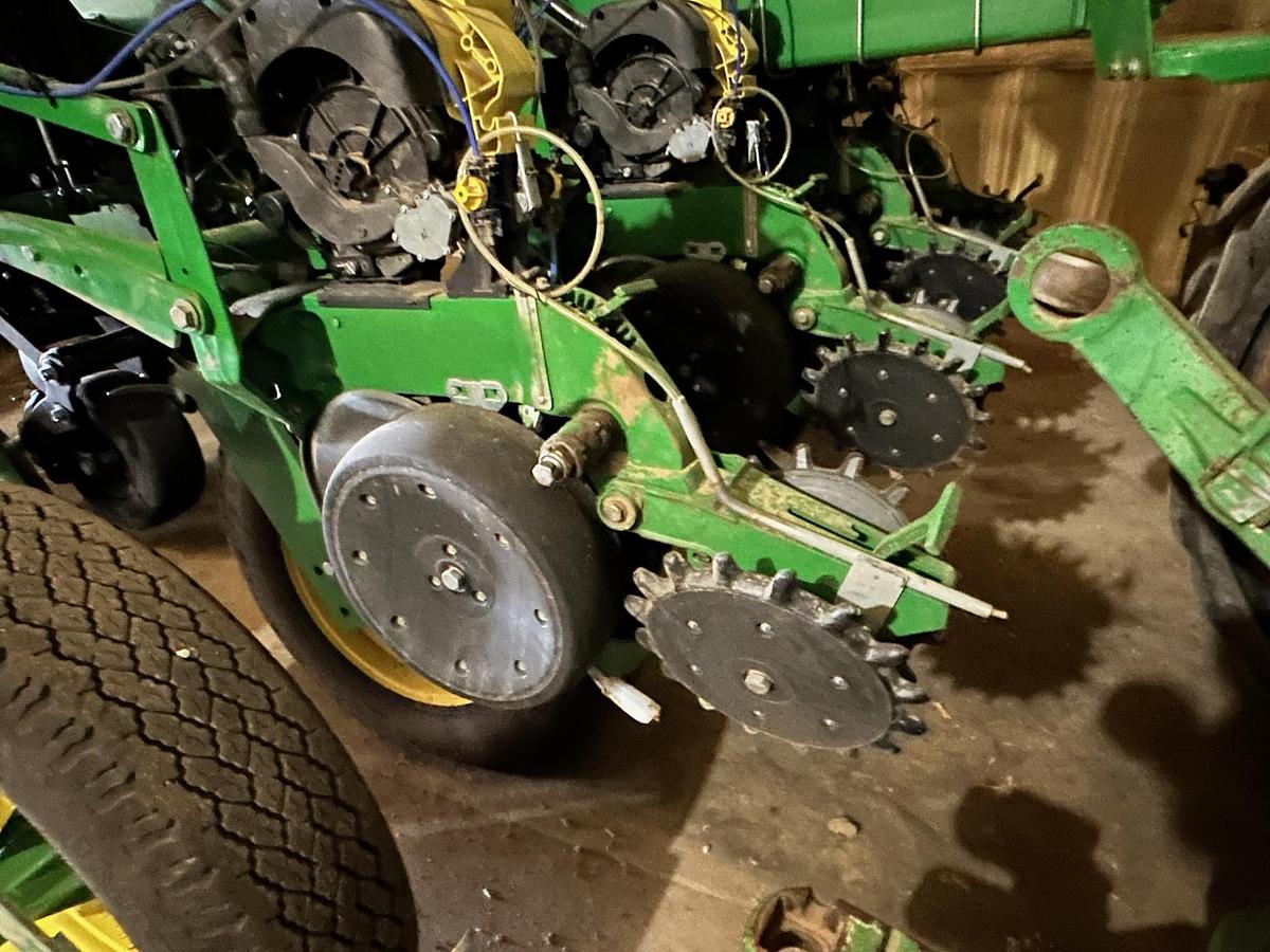 Used 24R30 John Deere 1770NT High Speed Precision Planter