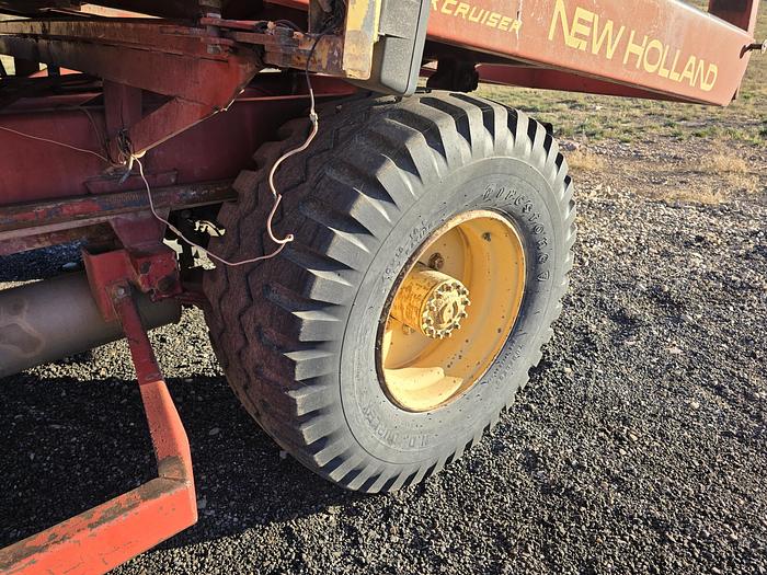 Used New Holland 1085 Balewagon