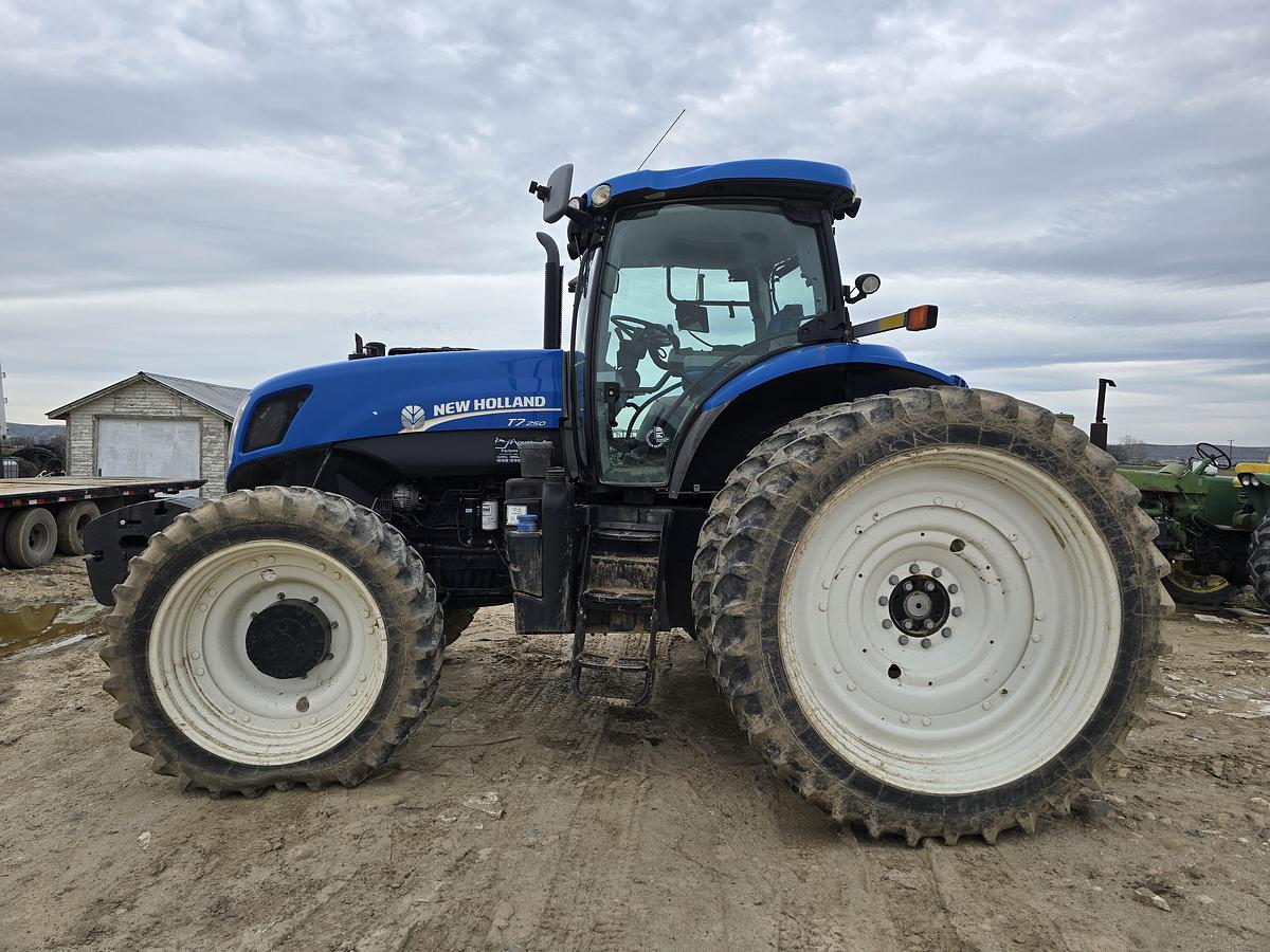 Used New Holland T7.250 Tractor w/ CVT - 3300 hrs