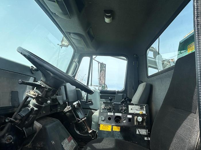 Used 1993 Loral Easy Rider Fertilizer Spreader