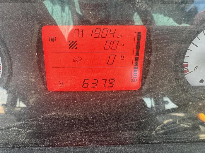 Used 2022 Massey Ferguson 6712 Tractor w/ Loader ** 670 hrs **