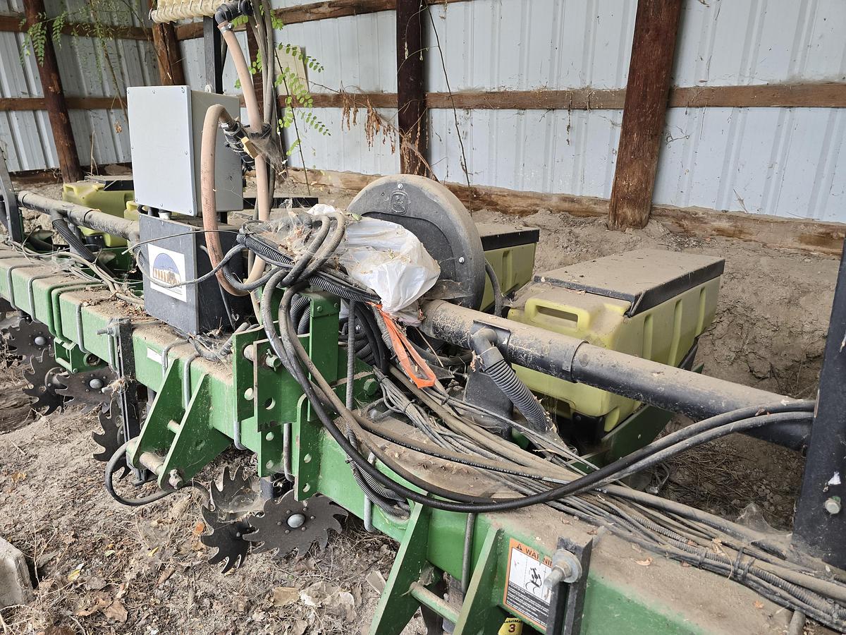Used John Deere MaxEmerge XP 1700 Precision Planter - 8R30