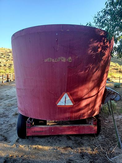 Used Jay-Lor 500 Vertical TMR Mixer