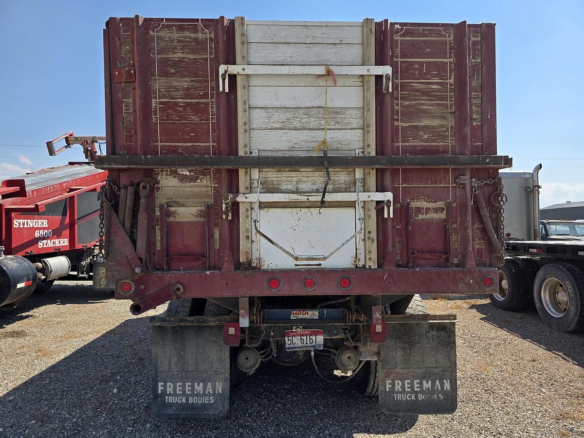 Used 20' Ford 800 Grain Truck - Gas