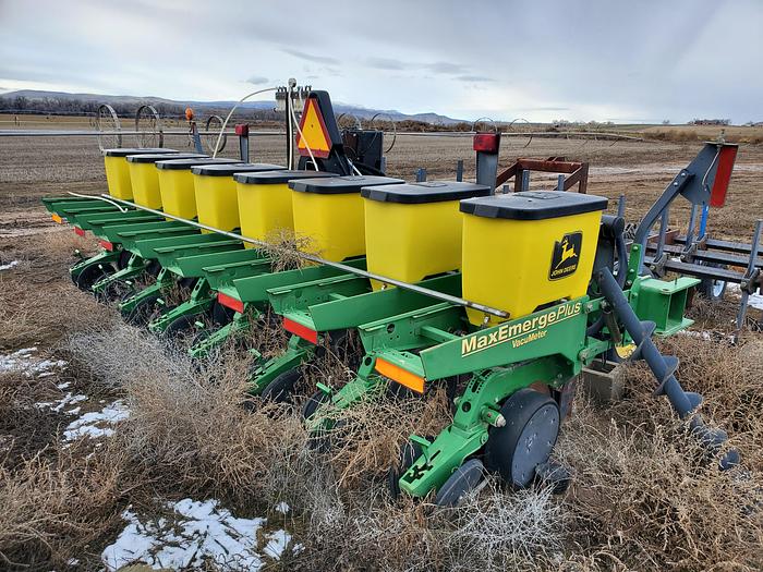 Used 8r22 John Deere 1730 Planter w/ Hyd Drive