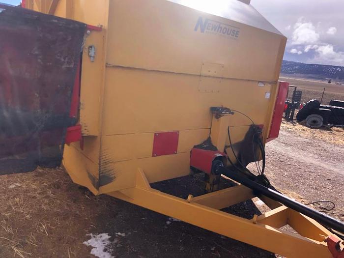 Used NewHouse C5000 Bale Processor / Feeder ** Excellent Condition **