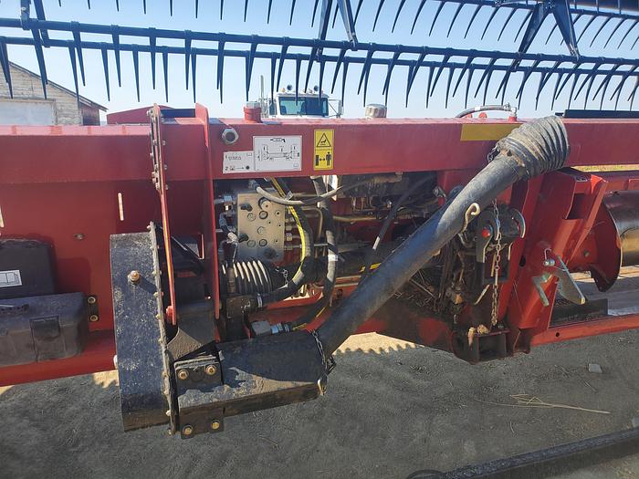 Used 2018 30' Case 3152 Draper Header