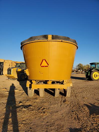 Used 2014 HayBuster CMF-830 Vertical Feed Mixer