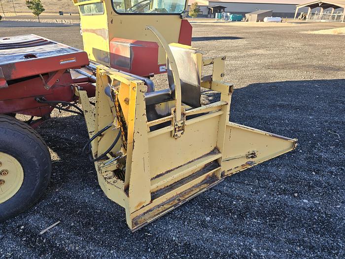 Used New Holland 1085 Balewagon
