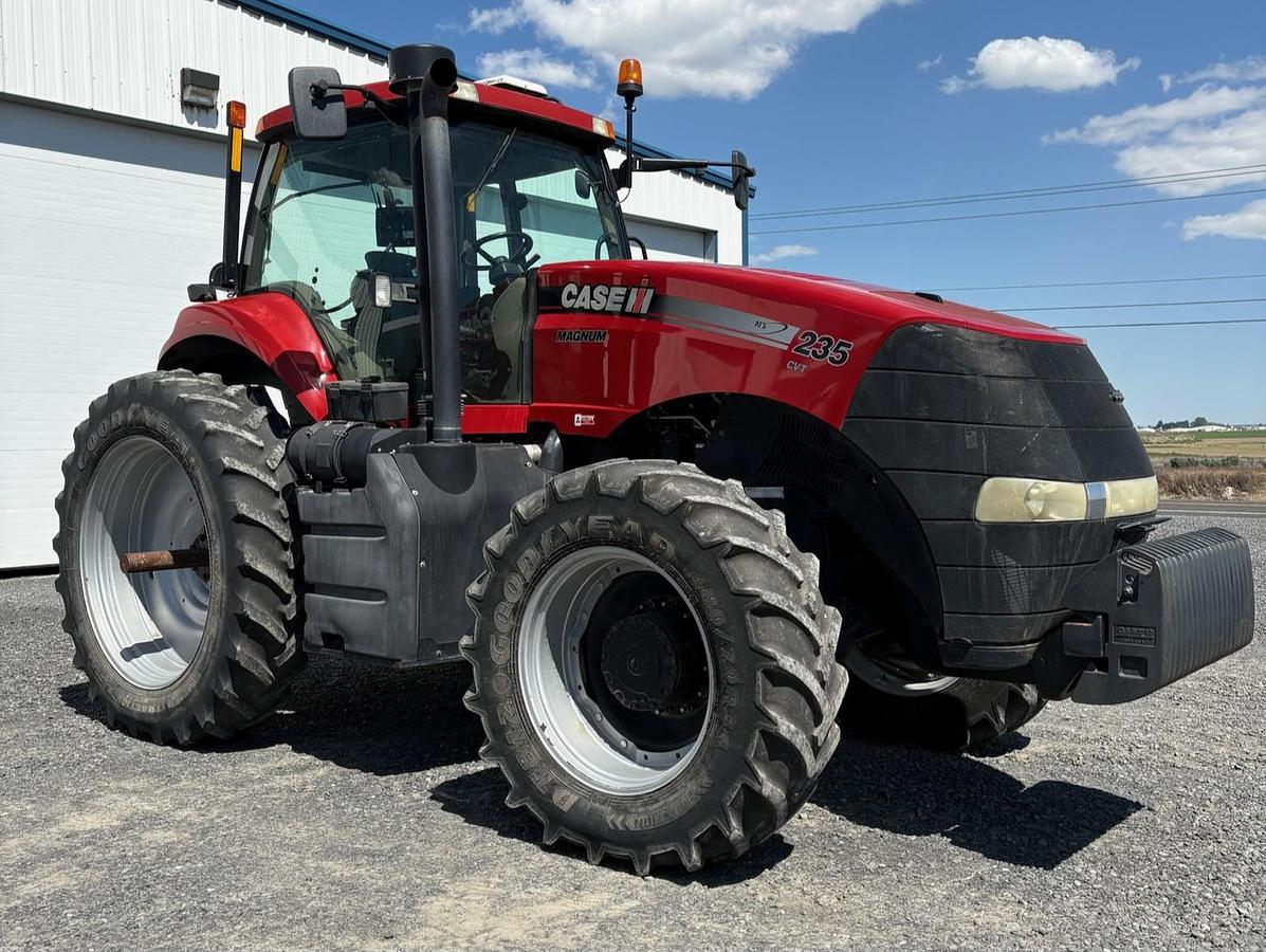 Used 2014 Case Magnum 235 CVT Tractor w/ 4800 hrs