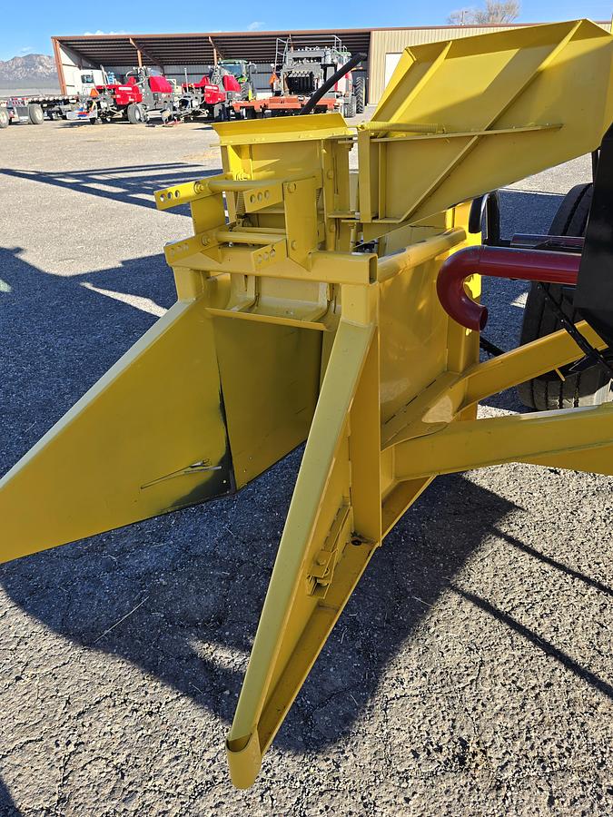 Used 2022 New Holland SC103 Balewagon w/ 300 hrs