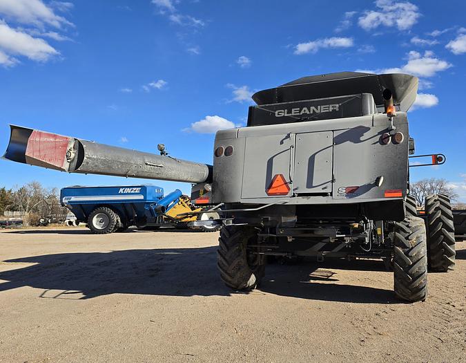Used 2022 Gleaner S97 Combine