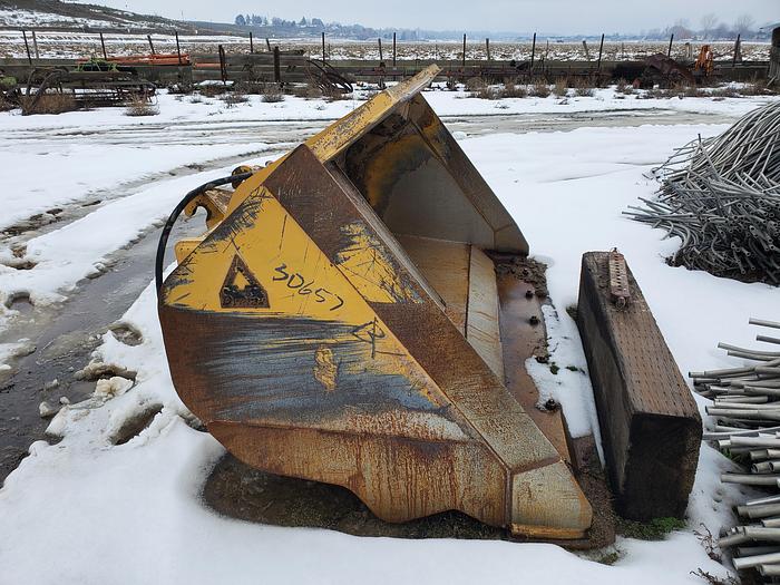 Used Dymax 4 cyd Roll-Out Bucket for Cat Wheel Loader