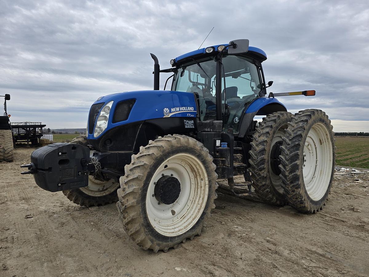 Used New Holland T7.250 Tractor w/ CVT - 3300 hrs