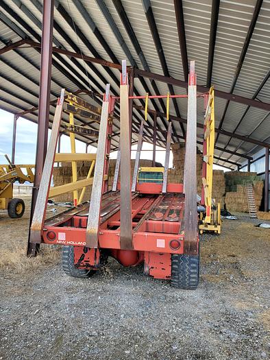 Used New Holland 1085 Balewagon w/ 4k hrs