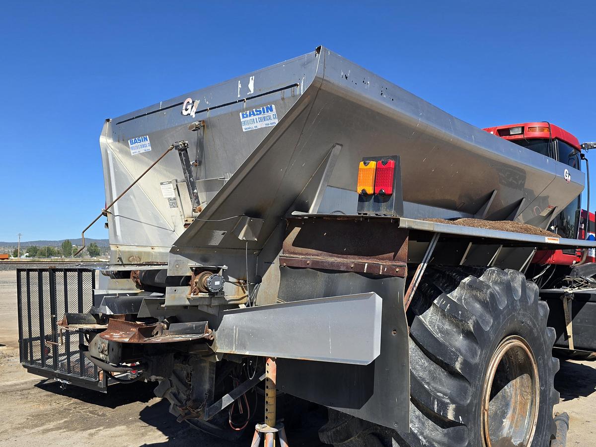 Used 14' New Leader L3020G4 Spreader Box