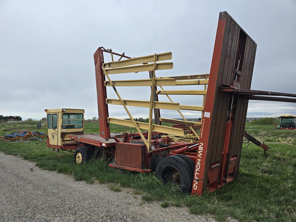 Used New Holland 1075 Balewagon ** Needs Computer **