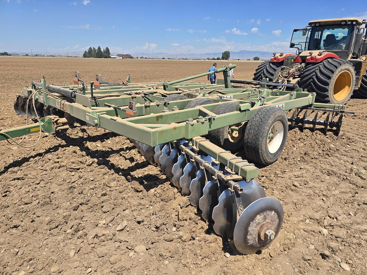 Used 28' Wishek 814NT Tandem Disk ** New Blades **