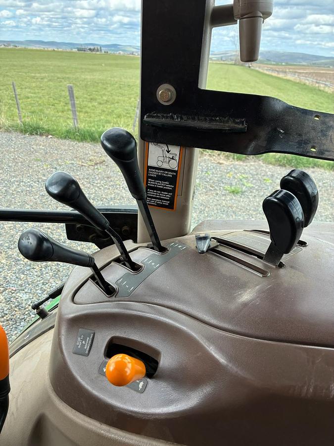 Used 2005 John Deere 5525 Tractor w/ Loader