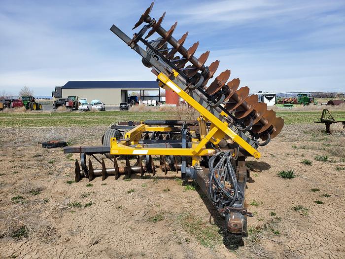 Used 22' Ezee-On 1600 Heavy Tandem Disk