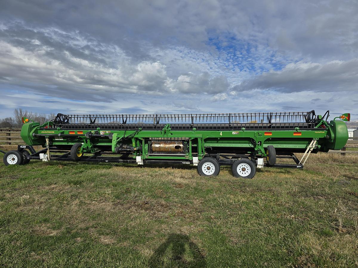 Used 2018 John Deere 735D Draper Header